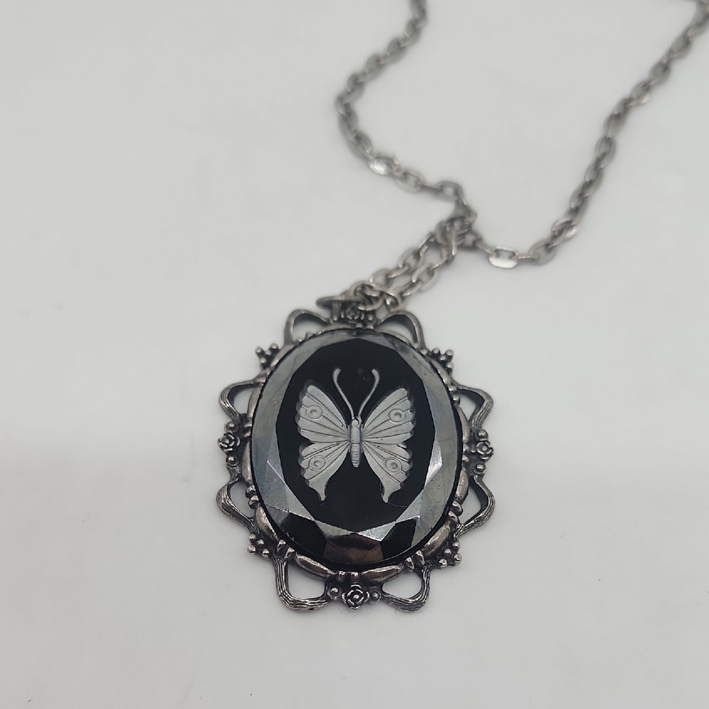 GASOLINE GLAMOIR Elegant Silver Butterfly CAMEO Necklace - Picture 2 of 6
